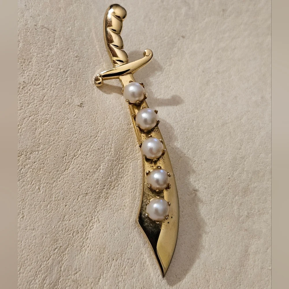 VTG Goldtone Scimitar Sword Brooch with Faux Pearl Accents-Figural Pin 3